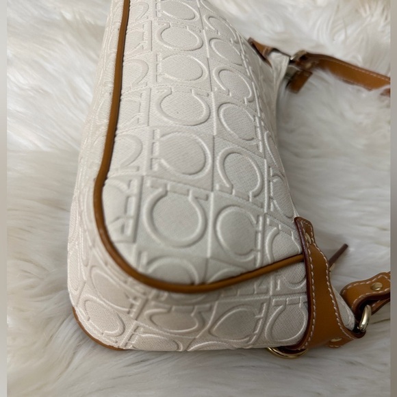 Ferragamo Leather Shoulder Bag - Cream - 30% Off | Editorialist Salvatore Ferragamo White and Tan Shoulder Bag